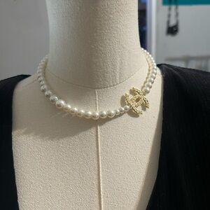 Elegant Pearl Necklace with Gold Accent